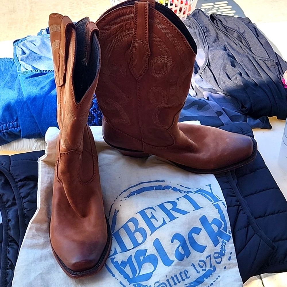 LIBERTY Black Western Boots in Brown
